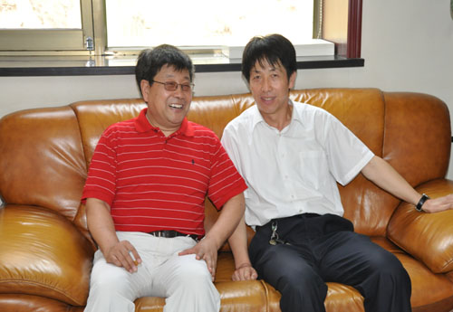 香港福山國際能源有限公司董事局主席王平生與衛(wèi)旺?？偨?jīng)理促膝而談